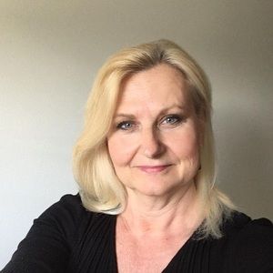 Meet your Posher, Suzanne